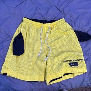 Nike Standard Issue Reversible Shorts, Size Large, black and yellow